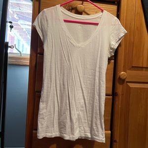 White v neck fitted tee